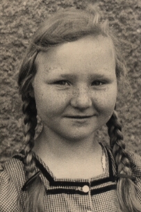 Irma Friedrich (geb.Lämmersdorf), *1926 in Rüsselsheim/BRD, spätere Hausfrau_1.jpg